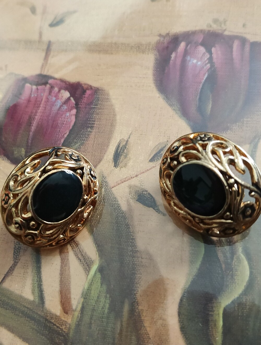 Vintage Black Enamel & Gold Flower Swirl Clip Earrings